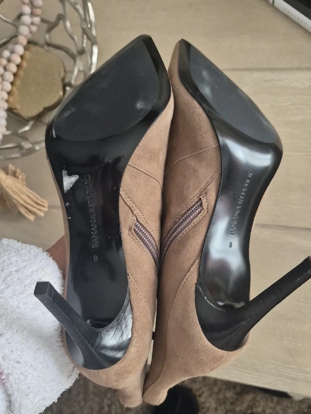 BANANA REPUBLIC REAL SUEDE BOOTIES SIZE 9 UNWORN